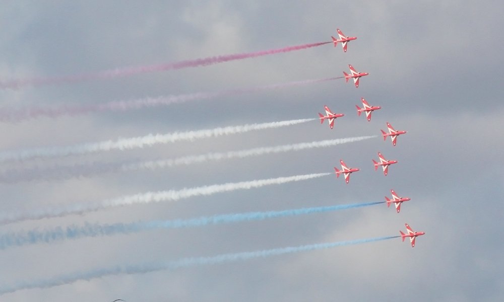 The Red Arrows in spectacular formation