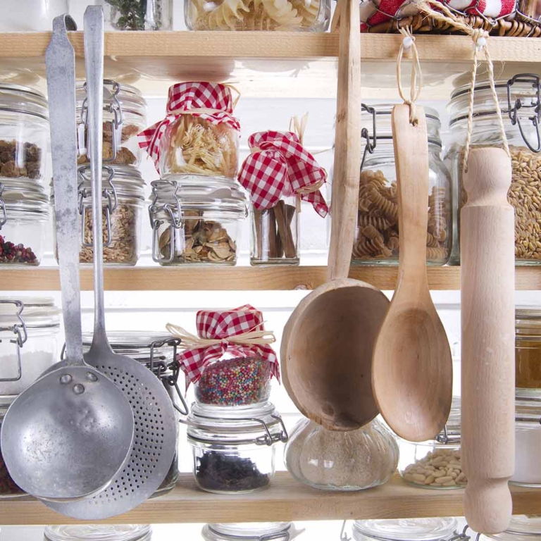 Cottage kitchen pantry